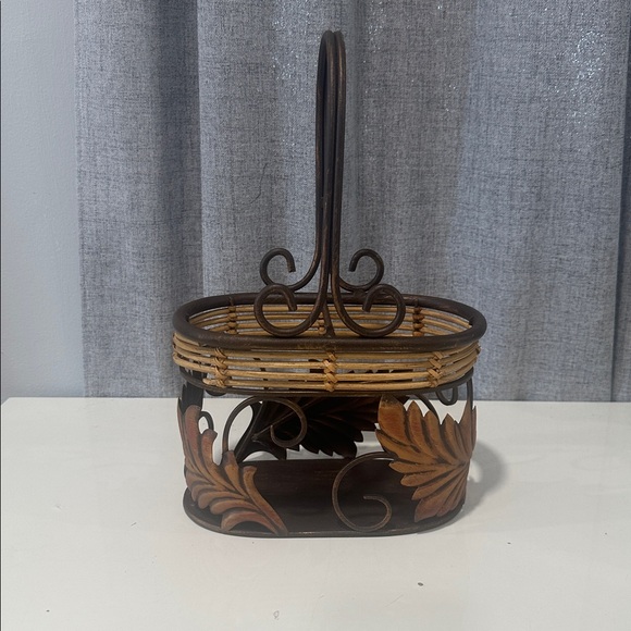 Wicker and Metal Basket with Leaf Design. - Picture 4 of 7
